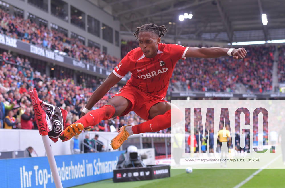 Fußball 1 Bundesliga, SC Freiburg VfL Bochum, v l Junior Adamu SC Freiburg , Goal scored, Tor zum 2 1, celebrate the goal, Torjubel , Jubel, jubeln, jubelt, Freiburg
