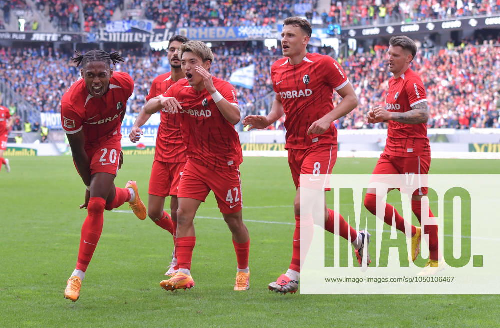Fußball 1 Bundesliga, SC Freiburg VfL Bochum, v l Junior Adamu SC Freiburg , Goal scored, Tor zum 2 1, celebrate the goal, Torjubel , Jubel, jubeln, jubelt, Freiburg