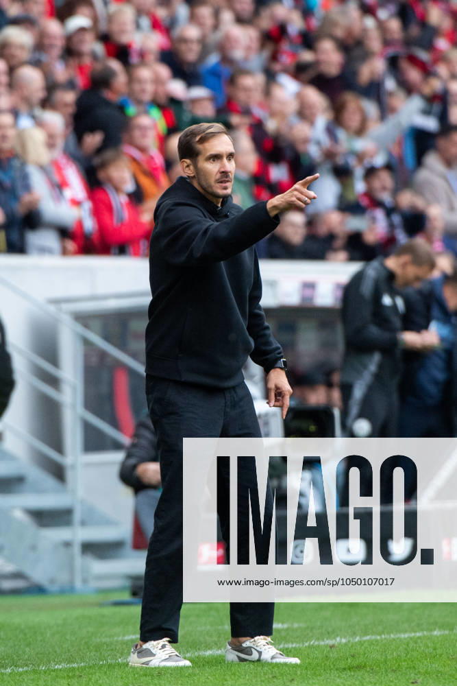 Julian Schuster SC Freiburg, Coach celebrates the goal for 2 1, GER, SC Freiburg SCF vs VfL Bochum BOC , Soccer Bundesliga, Matchday 3, Season 2024 2025, 14 09 2024 DFB DFL regulations prohibit any use of photographs as image sequences and or quasi video GER, SC Freiburg SCF vs VfL Bochum BOC , Soccer Bundesliga, Matchday 3, Season 2024 2025, 14 09 2024 Freiburg