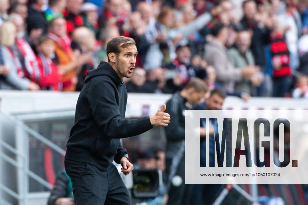 Julian Schuster SC Freiburg, Coach celebrates the goal for 2 1, GER, SC Freiburg SCF vs VfL Bochum BOC , Soccer Bundesliga, Matchday 3, Season 2024 2025, 14 09 2024 DFB DFL regulations prohibit any use of photographs as image sequences and or quasi video GER, SC Freiburg SCF vs VfL Bochum BOC , Soccer Bundesliga, Matchday 3, Season 2024 2025, 14 09 2024 Freiburg