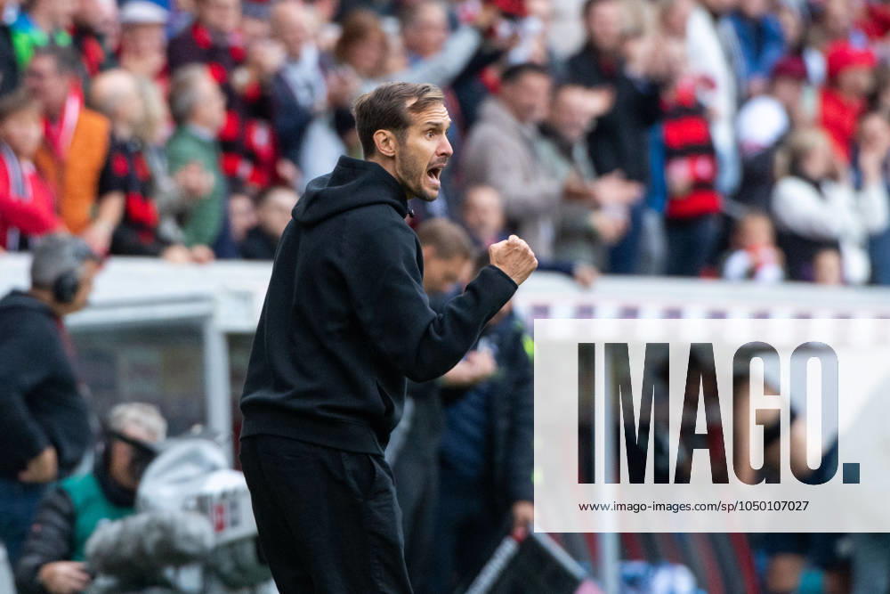 Julian Schuster SC Freiburg, Coach celebrates the goal for 2 1, GER, SC Freiburg SCF vs VfL Bochum BOC , Soccer Bundesliga, Matchday 3, Season 2024 2025, 14 09 2024 DFB DFL regulations prohibit any use of photographs as image sequences and or quasi video GER, SC Freiburg SCF vs VfL Bochum BOC , Soccer Bundesliga, Matchday 3, Season 2024 2025, 14 09 2024 Freiburg