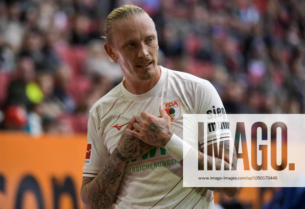 Fussball 1 Bundesliga, FC Augsburg FC St Pauli, v l Marius Wolf FC Augsburg gives instructions, gesticulates with arms, gesticulate, gives instructions Augsburg