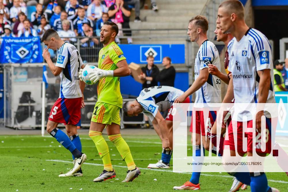 Heuer Fernandes Daniel HSV on the ball Germany , Hamburg , Volksparkstadion , Football , 2 Bundesliga , Hamburger SV SSV Jahn Regensburg