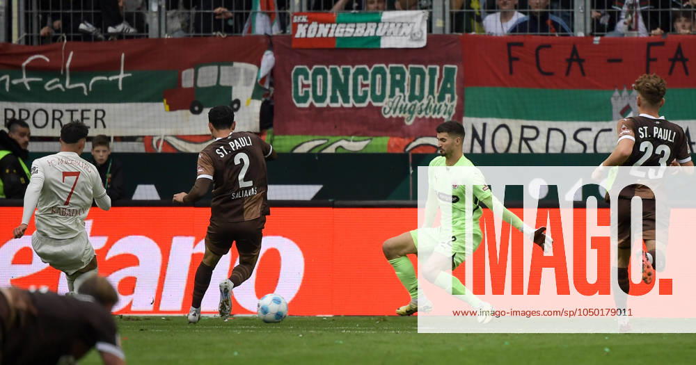 Fussball 1 Bundesliga, FC Augsburg FC St Pauli, v l Yusuf Kabadayi FC Augsburg Goal scored, erziehlt das Tor zum 3 1 Augsburg