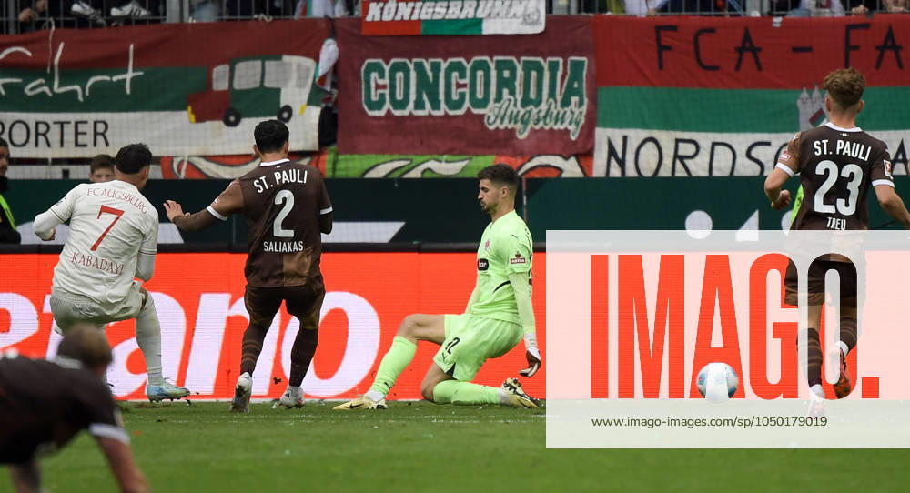 Fussball 1 Bundesliga, FC Augsburg FC St Pauli, v l Yusuf Kabadayi FC Augsburg Goal scored, erziehlt das Tor zum 3 1 Augsburg