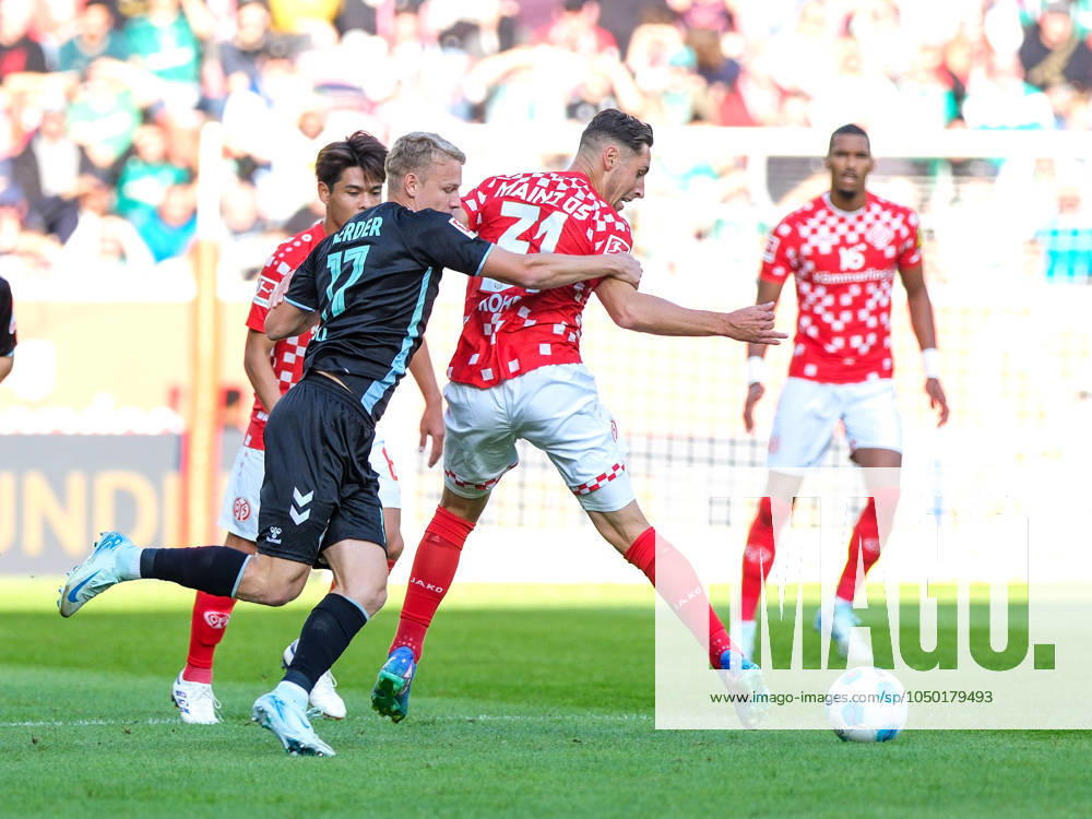 Marco Gruell SV Werder Bremen, 17 in duel with Dominik Kohr 1 FSV Mainz 05, 31 , GER, 1 FSV Mainz 05 vs SV Werder Bremen, Soccer, 1 Bundesliga, Matchday 3, Season 2024 2025, 15 09 2024 GER, 1 FSV Mainz 05 vs SV Werder Bremen, Football, 1 Bundesliga, Matchday 3, Season 2024 2025, 15 09 2024 Mainz