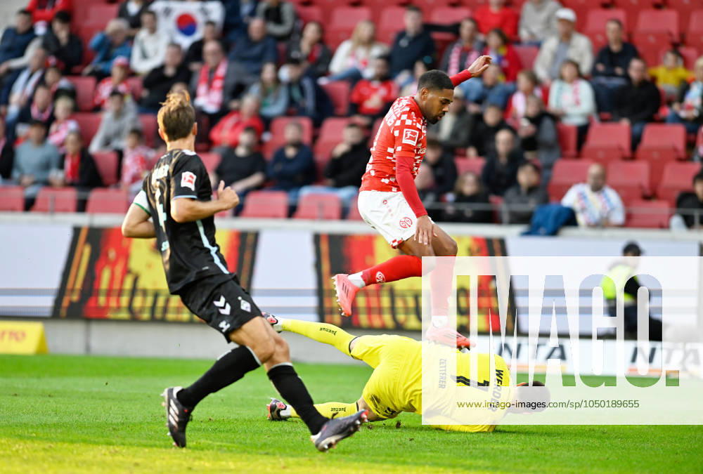 Soccer Bundesliga Season 2024 2025 Mewa Arena Mainz 15 09 2024 1 FSV Mainz 05 mz SV Werder Bremen wb 1 2 Phillipp MWENE 1 FSV Mainz 05 skips goalkeeper Michael ZETTERER SV Werder Bremen DFL REGULATIONS PROHIBIT ANY USE OF PHOTOGRAPHS AS IMAGE SEQUENCES AND OR QUASI VIDEO NATIONAL AND INTERNATIONAL NEWS AGENCIES OUT Soccer Bundesliga 1 FSV Mainz 05
