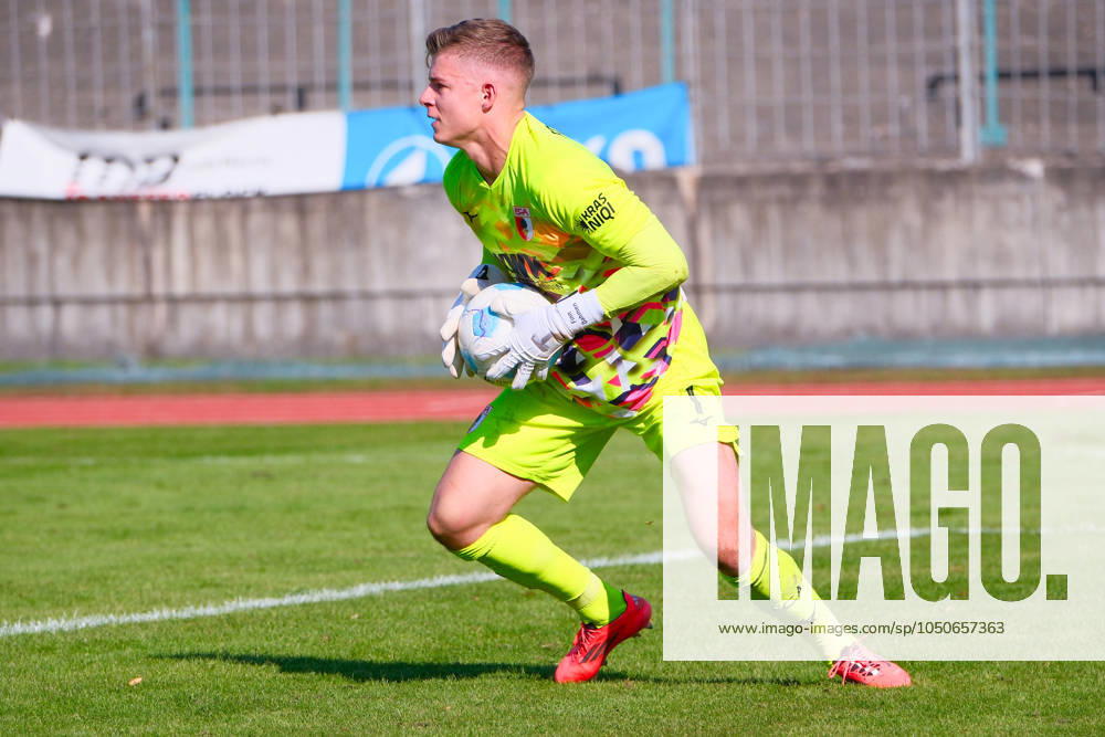 Finn Dahmen 1, FC Augsburg II Hold the ball safely during the match FC Augsburg II v Würzburger Kickers, Soccer, Men, Regionalliga Bayern 2024 2025, 10 Matchday on 21 09 2024 in Augsburg, Rosenaustadion Bayern Germany