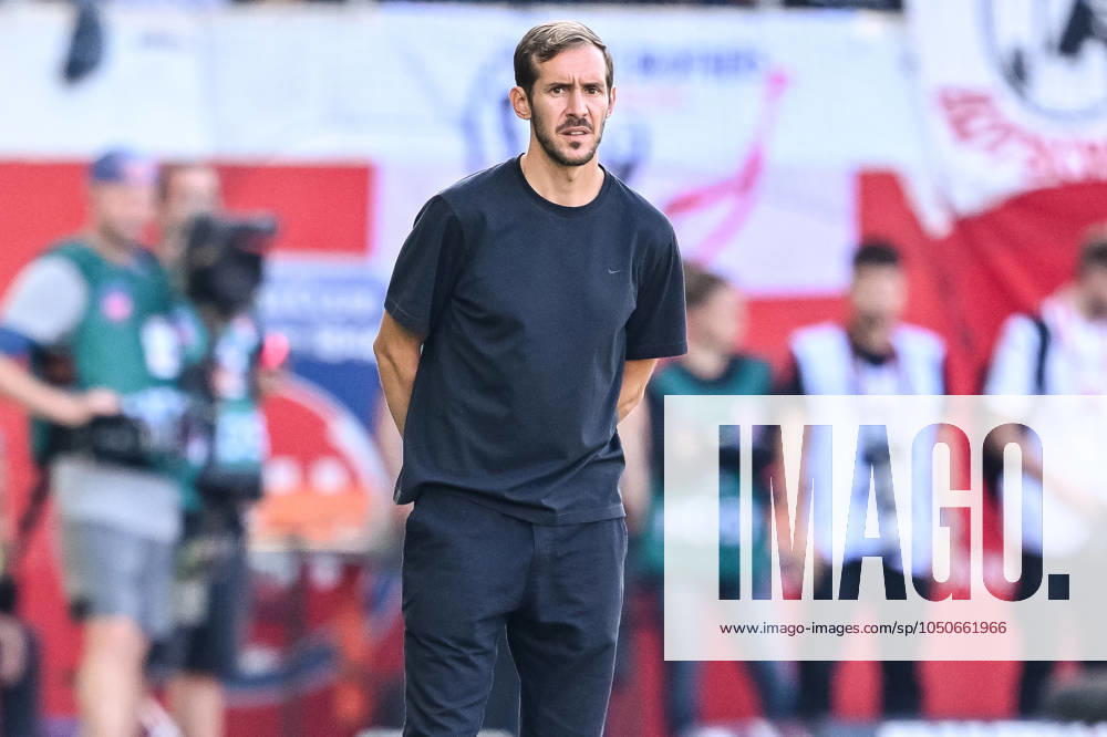 Coach Julian Schuster SC Freiburg Looks on during the Bundesliga match between 1 FC Heidenheim 1846 and SC Freiburg, Voith Arena on September 21, 2024 in Heidenheim, Germany Photo by Harry Langer DeFodi Images Coach Julian Schuster SC Freiburg Looks on during the Bundesliga match between 1 FC Heidenheim 1846 and SC Freiburg at Voith Arena on September 21, 2024 in Heidenheim, Germany Photo by Harry Langer DeFodi Images DFL regulations prohibit any use of photographs as image sequences and or quasi video Defodi 541 FCHSCF20240920 059 Defodi-541 DFL regulations prohibit any use of photographs as image sequences and or quasi-video.