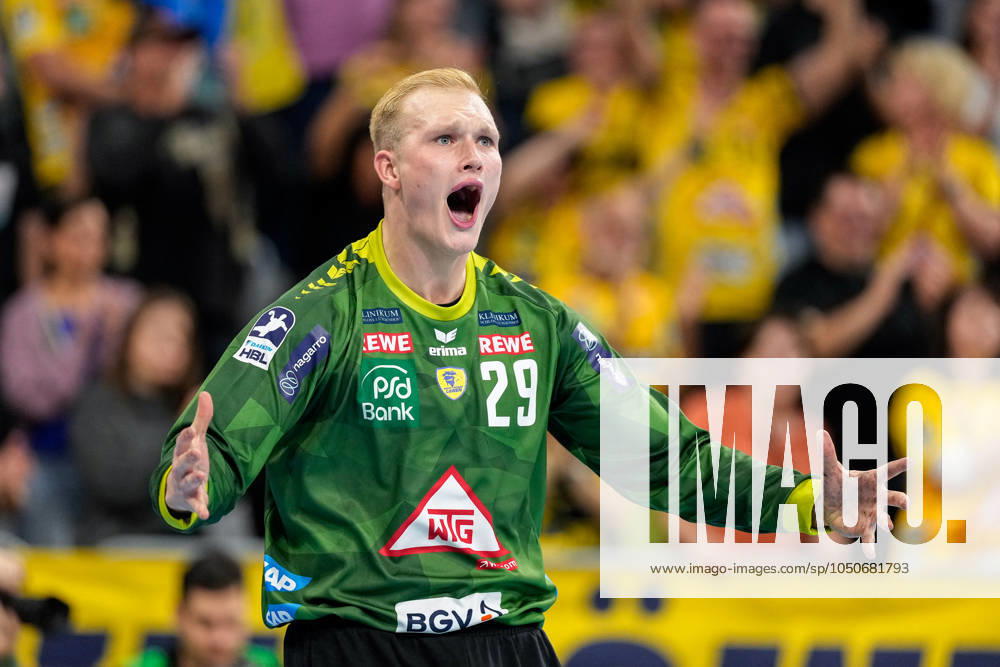 David Späth goalkeeper, RNL, 29 , player of Rhein Neckar Löwen, single picture, single photo, cheering after the final whistle, joy about the victory, winner, winner, cheers, cheering, cheerful, positive, happy, rejoicing, optimistic, highlight, action, 21 09 2024, Mannheim Germany , Handball, Bundesliga, Rhein Neckar Löwen MT Melsungen