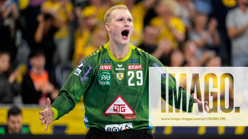 David Späth goalkeeper, RNL, 29 , player of Rhein Neckar Löwen, single picture, single photo, cheering after the final whistle, joy about the victory, winner, winner, cheers, cheering, cheerful, positive, happy, rejoicing, optimistic, highlight, action, 21 09 2024, Mannheim Germany , Handball, Bundesliga, Rhein Neckar Löwen MT Melsungen