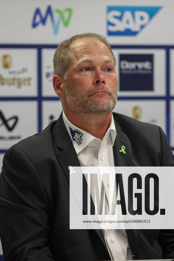 Steve Walker Schwenninger Wild Wings, Head Coach Adler Mannheim vs Schwenninger Wild Wings, Ice Hockey, 1 League, 1 Matchday, 2024 2025, 20 09 2024 DEL REGULATIONS Adler Mannheim vs Schwenninger Wild Wings, Ice Hockey, 1 League, 1 Matchday, 2024 2025, 20 09 2024 Mannheim