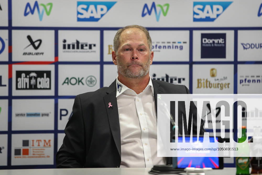 Steve Walker Schwenninger Wild Wings, Head Coach Adler Mannheim vs Schwenninger Wild Wings, Ice Hockey, 1 League, 1 Matchday, 2024 2025, 20 09 2024 DEL REGULATIONS Adler Mannheim vs Schwenninger Wild Wings, Ice Hockey, 1 League, 1 Matchday, 2024 2025, 20 09 2024 Mannheim