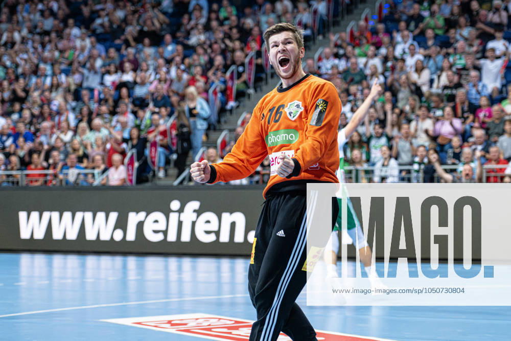 Simon Gade TSV Hannover Burgdorf, No. 16 v l , TSV Hannover Burgdorf white against Füchse Berlin pink on Matchday 3 of the 2024 2025 season in the DAIKIN Handball Bundesliga 22 09 2024, ZAG Arena Hannover, GER ,