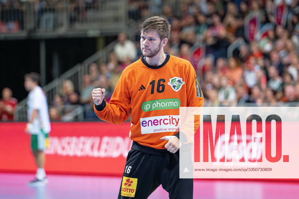 Simon Gade TSV Hannover Burgdorf, No. 16 v l , TSV Hannover Burgdorf white against Füchse Berlin pink on Matchday 3 of the 2024 2025 season in the DAIKIN Handball Bundesliga 22 09 2024, ZAG Arena Hannover, GER ,