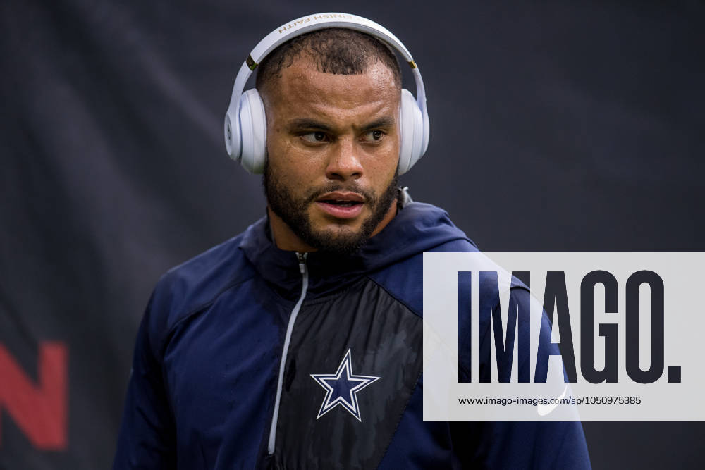 NFL, American Football Herren, USA 2018: Cowboys vs Texans AUG 30 August 30, 2018: Dallas Cowboys quarterback Dak Prescott (4) prior to a preseason NFL football game between the Houston Texans and the Dallas Cowboys at NRG Stadium in Houston, TX. ..Trask Smith CSM Houston TX U.S.