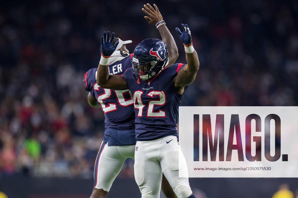 NFL, American Football Herren, USA 2018: Cowboys vs Texans AUG 30 August 30, 2018: Houston Texans running back Terry Swanson (42) celebrates his touchdown with Houston Texans running back Lamar Miller (26) during the 4th quarter of a preseason NFL football game between the Houston Texans and the Dallas Cowboys at NRG Stadium in Houston, TX. The Texans won the game 14 to 6...Trask Smith CSM Houston TX U.S.