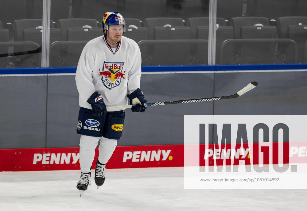 Maximilian Daubner EHC Red Bull Muenchen, 70 GER, Red Bull Muenchen Buffalo Sabres, Ice Hockey, Morning Skate Sessions before the Grand Opening of the SAP Garden, 27 09 2024 GER, Red Bull Muenchen Buffalo Sabres, Ice Hockey, Morning Skate Sessions before the Grand Opening of the SAP Garden, 27 09 2024 Muenchen