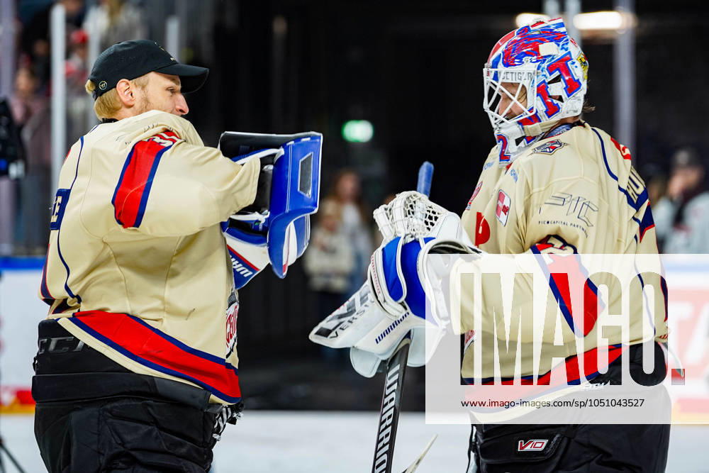 Ice Hockey Penny DEL 3 Matchday Cologne Sharks Nuremberg Ice Tigers on 27 09 2024 at the Lanxess Arena in Cologne Niklas Treutle Nuremberg , left and Leon Hungerecker Nuremberg , right high-five each other after the 6 5 victory in overtime According to the regulations of the DEL German Ice Hockey League, the publication and further use of the recordings in electronic media and end devices of all kinds during the ongoing game is not permitted