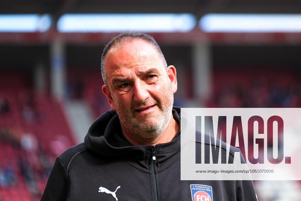 Frank Schmidt FC Heidenheim, Head Coach before the match, GER, 1 FSV Mainz 05 vs 1 FC Heidenheim, Football, 1 Bundesliga, Matchday 5, Season 2024 2025, 28 09 2024 DFL REGULATIONS PROHIBIT ANY USE OF PHOTOGRAPHS as IMAGE SEQUENCES and or QUASI VIDEO GER, 1 FSV Mainz 05 vs 1 FC Heidenheim, Football, 1 Bundesliga, Matchday 5, Season 2024 2025, 28 09 2024 Mainz
