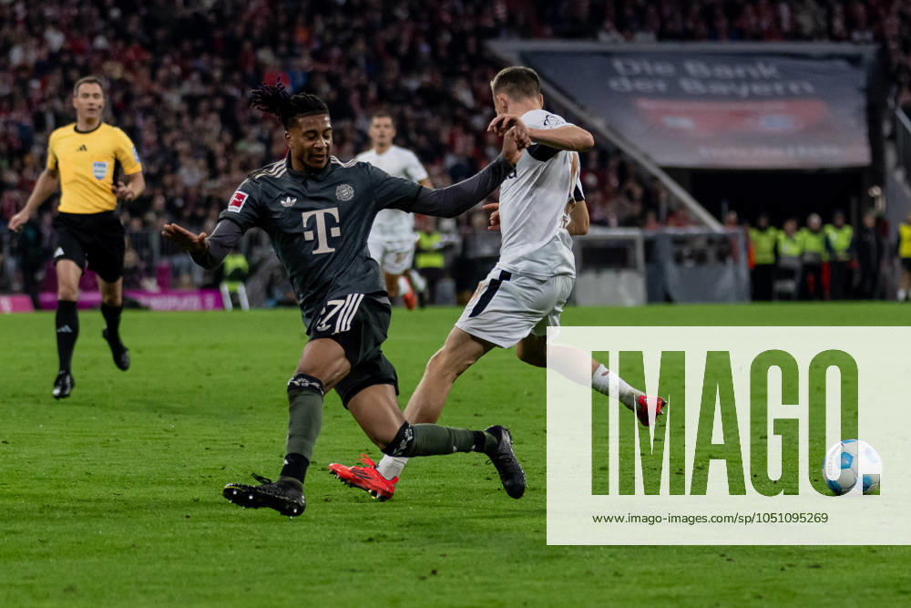 Fight for the ball duel between Michael Olise FC Bayern Muenchen, 17 and Florian Wirtz Bayer 04 Leverkusen, 10 GER, FC Bayern Muenchen vs Bayer 04 Leverkusen, Football, Bundesliga, Matchday 5, Season 2024 2025, 28 09 2024 GER, FC Bayern Muenchen vs Bayer 04 Leverkusen, Football, Bundesliga, Matchday 5, Season 2024 2025, 28 09 2024 Muenchen