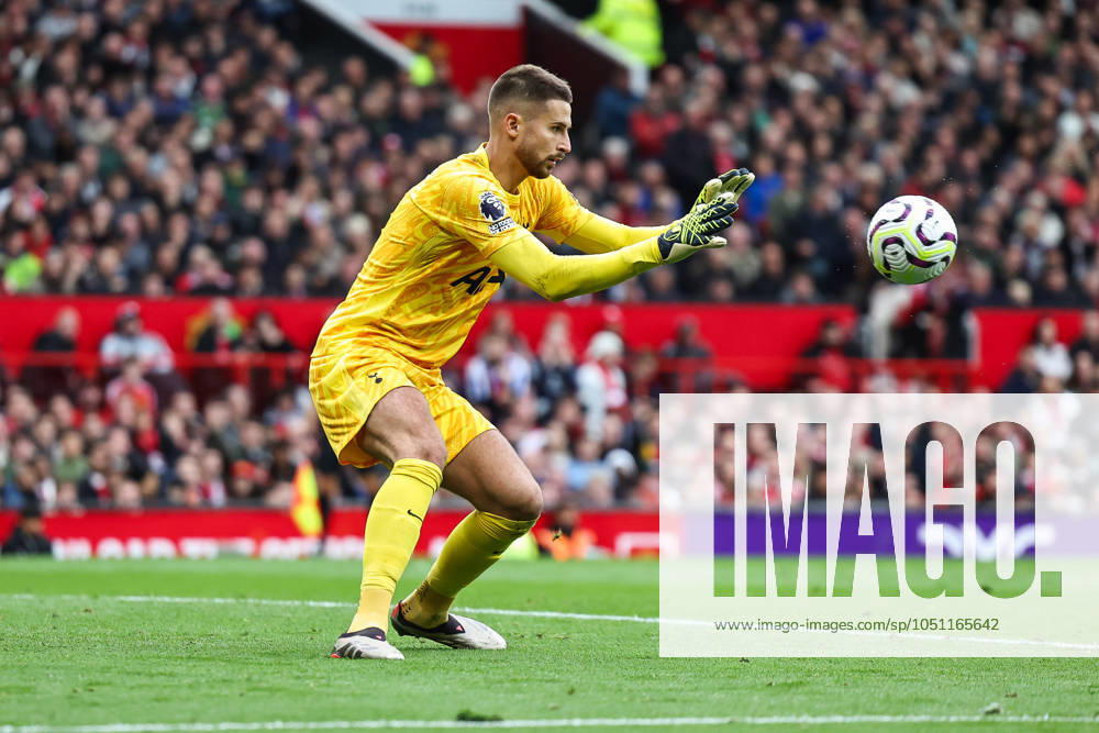 Premier League Manchester United, ManU v Tottenham Hotspur Guglielmo Vicario of Tottenham Hotspur makes a saveduring the Premier League match Manchester United vs Tottenham Hotspur at Old Trafford, Manchester, United Kingdom, 29th September 2024 (Photo by Mark Cosgrove News Images)