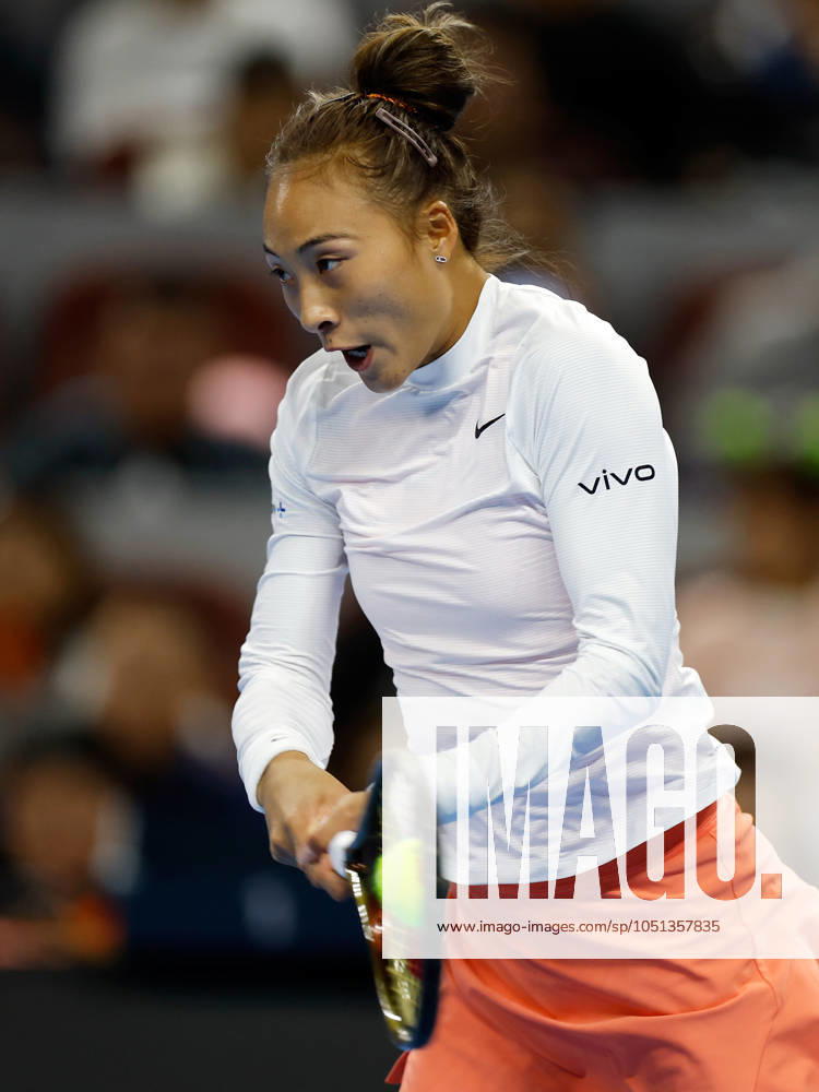 (241002) -- BEIJING, Oct. 2, 2024 -- Zheng Qinwen hits a return during the women s singles round of 16 match between Amanda Anisimova of the United States and Zheng Qinwen of China at the 2024 China Open tennis tournament in Beijing, capital of China, Oct. 2, 2024. ) (SP)CHINA-BEIJING-TENNIS-CHINA OPEN-WOMEN S SINGLES(CN) WangxLili