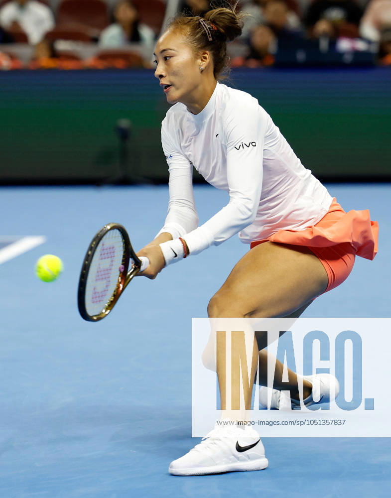 (241002) -- BEIJING, Oct. 2, 2024 -- Zheng Qinwen hits a return during the women s singles round of 16 match between Amanda Anisimova of the United States and Zheng Qinwen of China at the 2024 China Open tennis tournament in Beijing, capital of China, Oct. 2, 2024. ) (SP)CHINA-BEIJING-TENNIS-CHINA OPEN-WOMEN S SINGLES(CN) WangxLili
