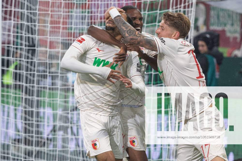 Goal celebration, cheers after his goal for 2 0 from Alexis Julian Claude Maurice FC Augsburg , Ogochukwu Frank Onyeka FC Augsburg and Kristijan Jakić FC Augsburg v l, FC Augsburg vs Borussia Moenchengladbach, Football, 1 Bundesliga, 06 Matchday, 04 10 2024 DFB regulations prohibit any use of photographs as image sequences and or quasi video Augsburg Bayern Germany