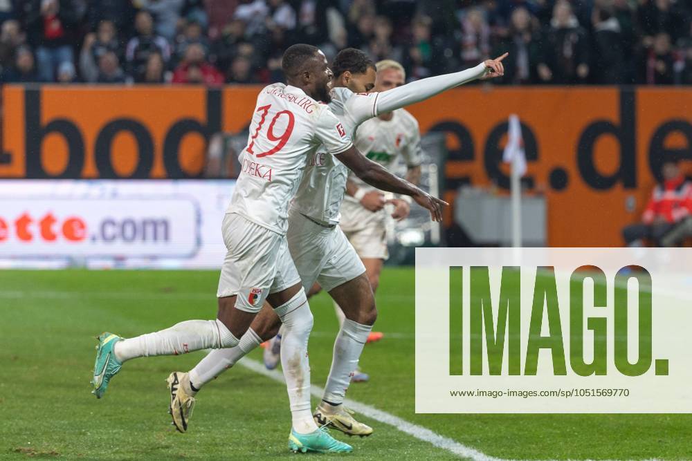Goal celebration, cheers after his goal for 2 0 from Frank Onyeka FC Augsburg and Alexis Claude Maurice FC Augsburg v l, FC Augsburg vs Borussia Moenchengladbach, Football, 1 Bundesliga, 06 Matchday, 04 10 2024 DFB regulations prohibit any use of photographs as image sequences and or quasi video Augsburg Bayern Germany
