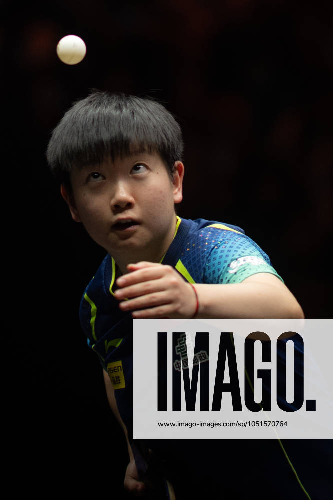 (241005) -- BEIJING, Oct. 5, 2024 -- Sun Yingsha serves during the women s singles semifinal match between Sun Yingsha of China and Fan Siqi of China at 2024 World Table tennis, Tischtennis (WTT) China Smash in Beijing, China, Oct. 5, 2024. ) (SP)CHINA-BEIJING-TABLE TENNIS-WTT-CHINA SMASH-WOMEN S SINGLES (CN) XiaoxYijiu