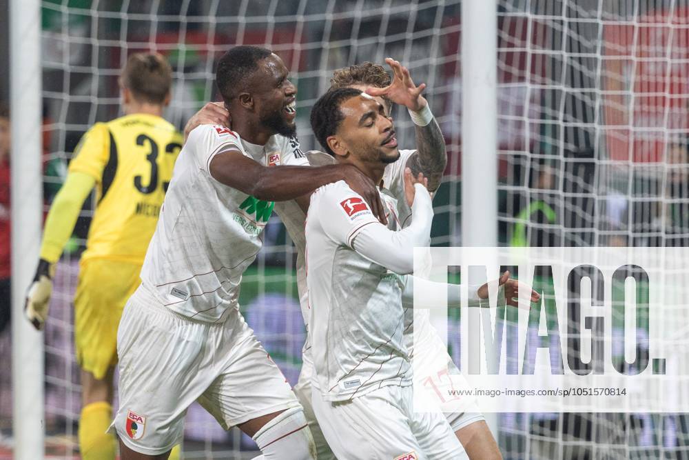 Goal celebration, cheers after his goal for 2 0 from Frank Onyeka FC Augsburg and Alexis Claude Maurice FC Augsburg v l, FC Augsburg vs Borussia Moenchengladbach, Football, 1 Bundesliga, 06 Matchday, 04 10 2024 DFB regulations prohibit any use of photographs as image sequences and or quasi video Augsburg Bayern Germany