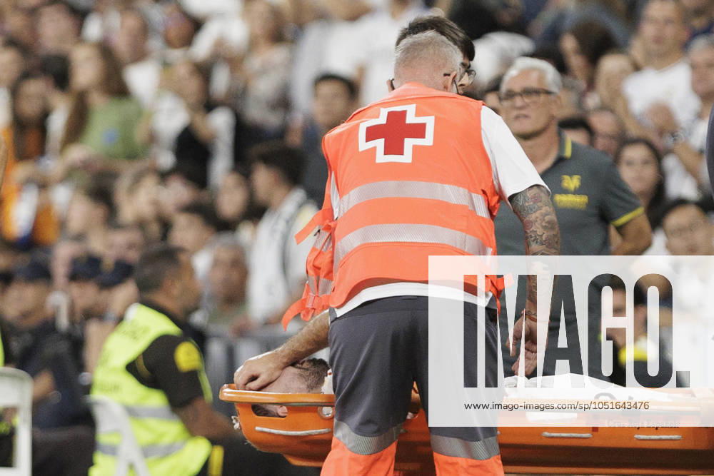 LA LIGA EA Sports - Real Madrid vs Villarreal MADRID, SPAIN - October 5:Daniel Carvajal of Real Madrid results injured during the La Liga 2024 25 match between Real Madrid and Villarreal at Santiago Bernabeu Stadium. (Photo by Guillermo Martinez) Madrid Santiago Bernabà u Stadium Spain