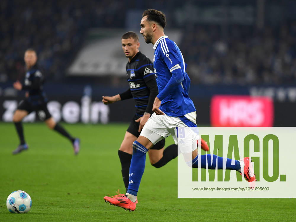 Kenan Karaman FC Schalke 04 in action, on the ball, single action during the 2 Bundesliga match between FC Schalke 04 and Hertha BSC Berlin at Veltins Arena on October 05, 2024 in Gelsenkirchen, Germany Photo by Ralf Treese DeFodi Images Kenan Karaman FC Schalke 04 controls the ball during the 2 Bundesliga match between FC Schalke 04 and Hertha BSC at Veltins Arena on October 5, 2024 in Gelsenkirchen, Germany Photo by Ralf Treese DeFodi Images DFB DFL REGULATIONS PROHIBIT ANY USE OF PHOTOGRAPHS AS IMAGE SEQUENCES AND OR QUASI VIDEO Defodi 521 S04BSC20241005 068 Defodi-521 DFB DFL REGULATIONS PROHIBIT ANY USE OF PHOTOGRAPHS AS IMAGE SEQUENCES AND OR QUASI-VIDEO.