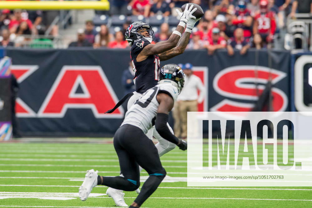 NFL, American Football Herren, USA 2024: Jaguars vs Texans SEP 29 September 29, 2024: Houston Texans wide receiver Nico Collins (12) makes a catch while being defended by Jacksonville Jaguars cornerback Montaric Brown (30) during a game between the Jacksonville Jaguars and the Houston Texans in Houston, TX. ..Trask Smith CSM (Credit Image: Â Trask Smith Cal Media)