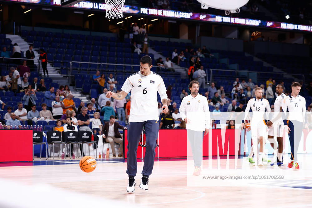 Alberto Abalde Diaz of Real Madrid warms up during the Spanish League, Liga ACB Endesa, basketball match played between Real Madrid and Casademont Zaragoza at WiZink Center on October 6, 2024 in Madrid, Spain. Madrid SPAIN - ZUMAa181 20241006_zaa_a181_032