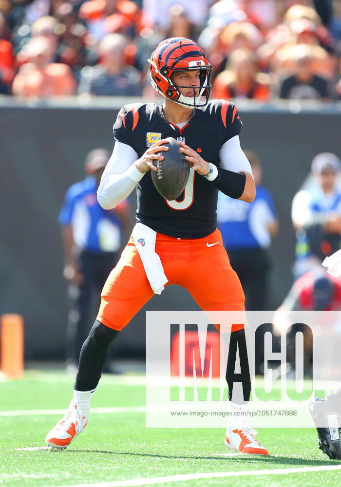 CINCINNATI, OH - OCTOBER 06 - Cincinnati Bengals quarterback Joe Burrow (9) in a game between the Baltimore Ravens and the Cincinnati Bengals at Paycor Stadium on Sunday, October 6, 2024. (Photo by Jeff Moreland Icon Sportswire) NFL, American Football Herren, USA OCT 06 Ravens at Bengals Icon168241006019
