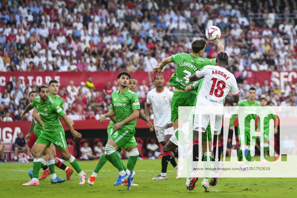 Diego Llorente of Real Betis in action during the Spanish league, LaLiga EA Sports, football match played between Sevilla FC and Real Betis at Ramon Sanchez-Pizjuan stadium on October 6, 2024, in Sevilla, Spain. Sevilla SPAIN - ZUMAa181 20241006_zaa_a181_263