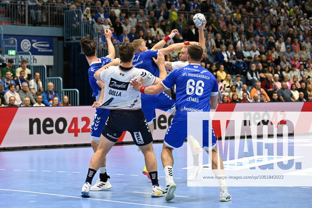 Simon Pytlick SG Flensburg Handewitt 2 and Johannes Golla SG Flensburg Handewitt 4 are blocked by Ellidi Vidarsson VfL Gummersbach 4 , Stepan Zeman VfL Gummersbach 66 and Miro Schluroff VfL Gummersbach 15 VfL Gummersbach vs SG Flensburg Handewitt, Handball, Daikin 1 Bundesliga, Matchday 5, Season 2024 2025, Schwalbe Arena Gummersbach, 06 10 2024 VfL Gummersbach vs SG Flensburg Handewitt, Handball, Daikin 1 Bundesliga, Matchday 5, Season 2024 2025, Schwalbe Arena Gummersbach, 06 10 2024 Gummersbach