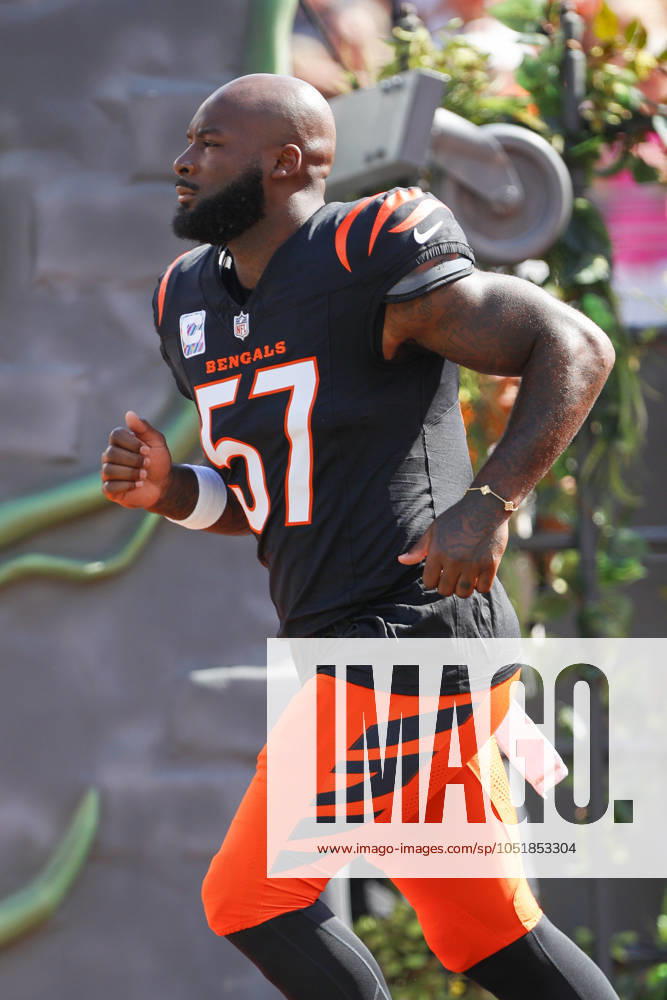 CINCINNATI, OH - OCTOBER 06: Cincinnati Bengals linebacker Germaine Pratt (57) runs onto the field before the game against the Baltimore Ravens and the Cincinnati Bengals on October 6, 2024, at Paycor Stadium in Cincinnati, OH. (Photo by Ian Johnson Icon Sportswire) NFL, American Football Herren, USA OCT 06 Ravens at Bengals Icon241006042