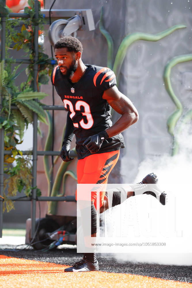 CINCINNATI, OH - OCTOBER 06: Cincinnati Bengals cornerback Dax Hill (23) runs onto the field before the game against the Baltimore Ravens and the Cincinnati Bengals on October 6, 2024, at Paycor Stadium in Cincinnati, OH. (Photo by Ian Johnson Icon Sportswire) NFL, American Football Herren, USA OCT 06 Ravens at Bengals Icon241006045