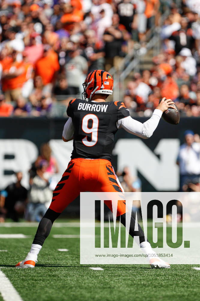 CINCINNATI, OH - OCTOBER 06: Cincinnati Bengals quarterback Joe Burrow (9) passes the ball during the game against the Baltimore Ravens and the Cincinnati Bengals on October 6, 2024, at Paycor Stadium in Cincinnati, OH. (Photo by Ian Johnson Icon Sportswire) NFL, American Football Herren, USA OCT 06 Ravens at Bengals Icon241006068