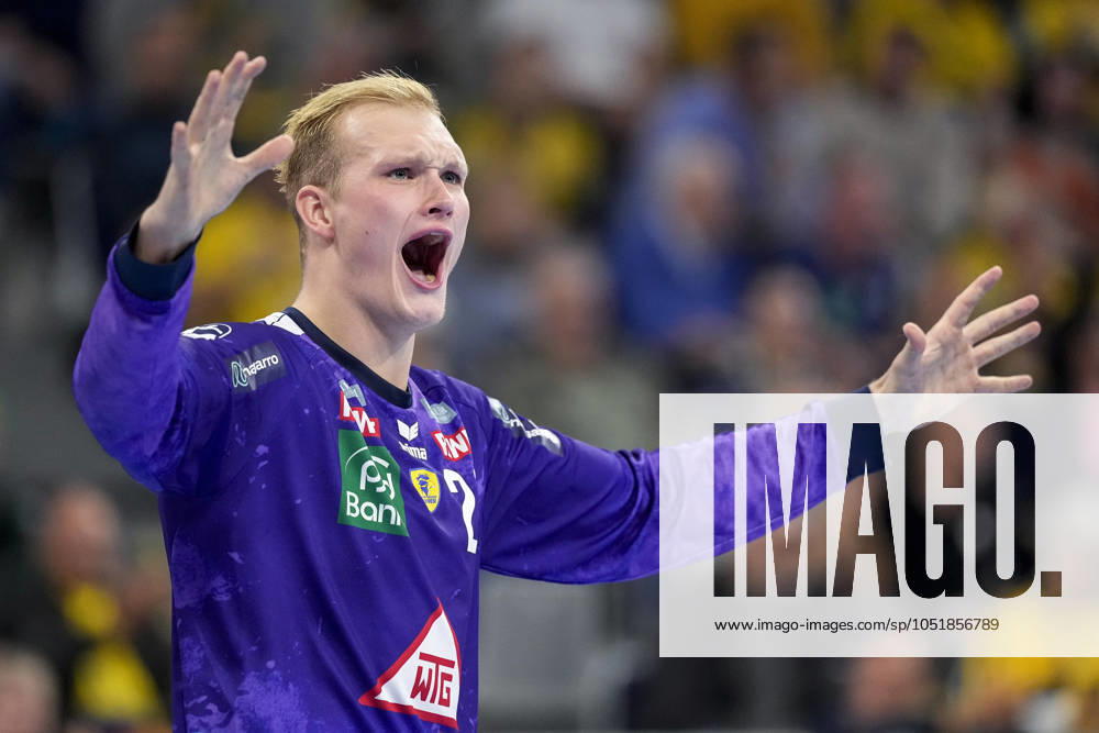 David Späth goalkeeper, RNL, 29 , Rhein Neckar Löwen player, single picture, single photo, action, cheer, cheers, cheers, celebration, joy, rejoice, rejoicing, confident, optimistic, positive, game scene, 07 10 2024, Mannheim Germany , Handball, Bundesliga, Rhein Neckar Löwen Handball Sport Verein Hamburg
