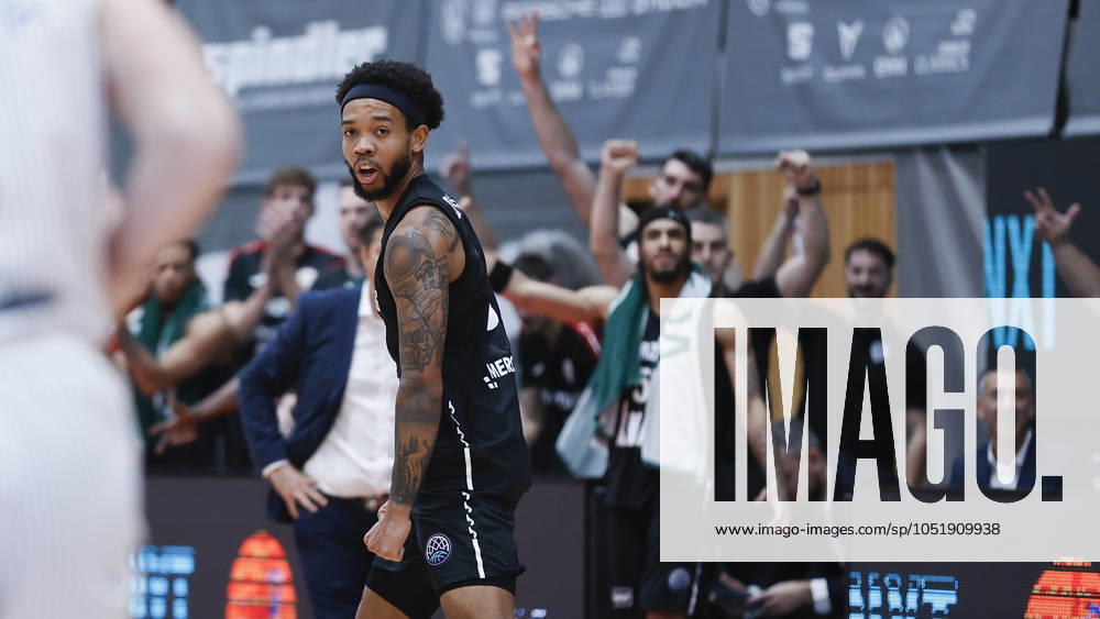 In the picture cheering after a successful three-pointer by Mike Davis Jr Wuerzburg Baskets, 3 in the background on the Wuerzburg Baskets bench 08 10 2024, FIT One Wuerzburg Baskets vs KK Igokea, Basketball Champions League, Matchday 2, Germany, Wuerzburg, tectake Arena,