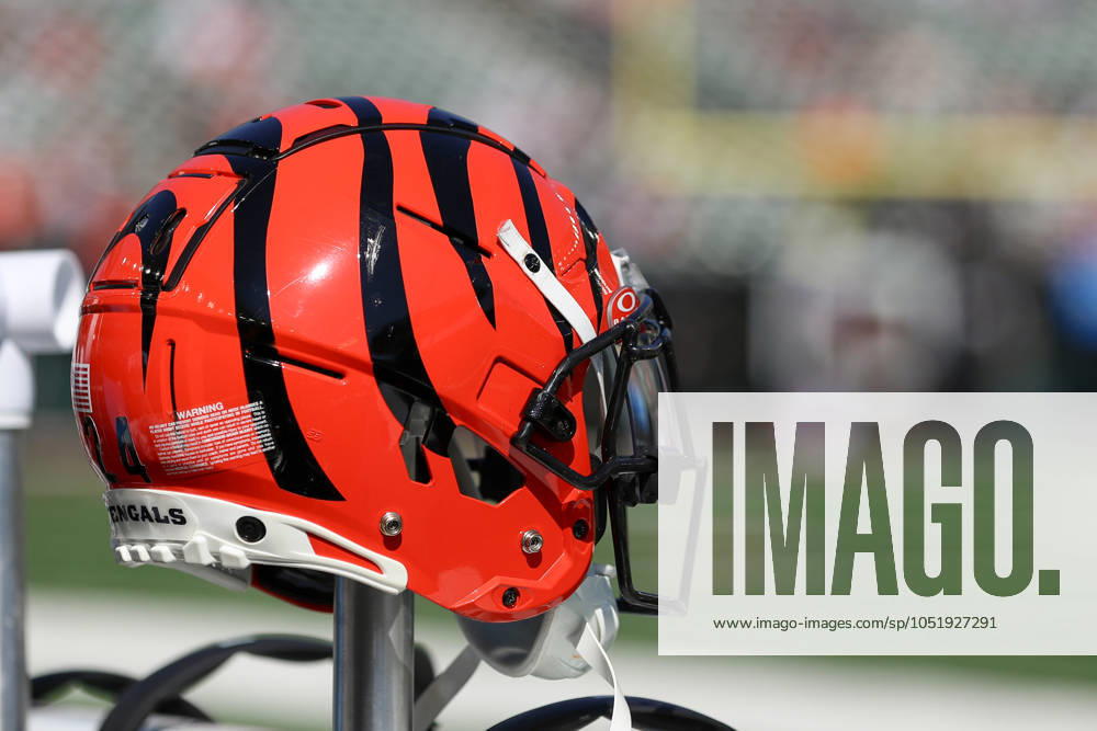 CINCINNATI, OH - OCTOBER 06: A Cincinnati Bengals helmet sits before the game against the Baltimore Ravens and the Cincinnati Bengals on October 6, 2024, at Paycor Stadium in Cincinnati, OH. (Photo by Ian Johnson Icon Sportswire) NFL, American Football Herren, USA OCT 06 Ravens at Bengals Icon241006140