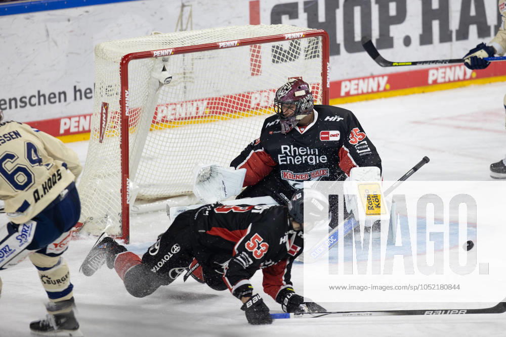 PENNY DEL 1 Kölner Haie Schwenninger Wild Wings Cologne, 11 10 2024 Julius Hudacek Kölner Haie, 35 Adam Almquist Kölner Haie, 53 PENNY DEL 1 Kölner Haie Schwenninger Wild Wings on 11 10 2024 at the Lanxess Arena in Cologne Germany