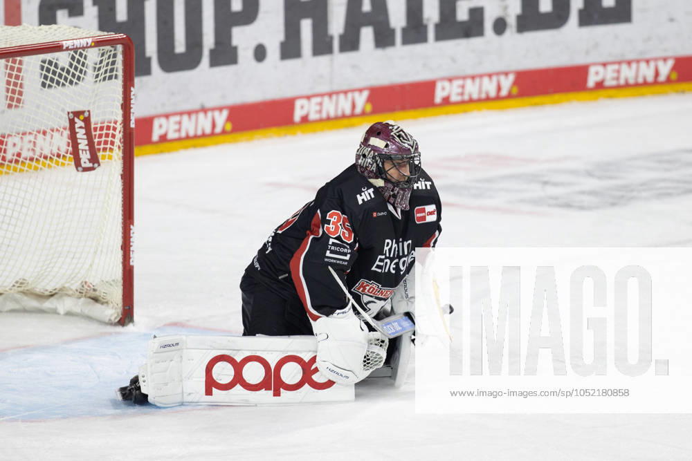 PENNY DEL 1 Kölner Haie Schwenninger Wild Wings Cologne, 11 10 2024 Julius Hudacek Kölner Haie, 35 PENNY DEL 1 Kölner Haie Schwenninger Wild Wings on 11 10 2024 at the Lanxess Arena in Cologne Germany