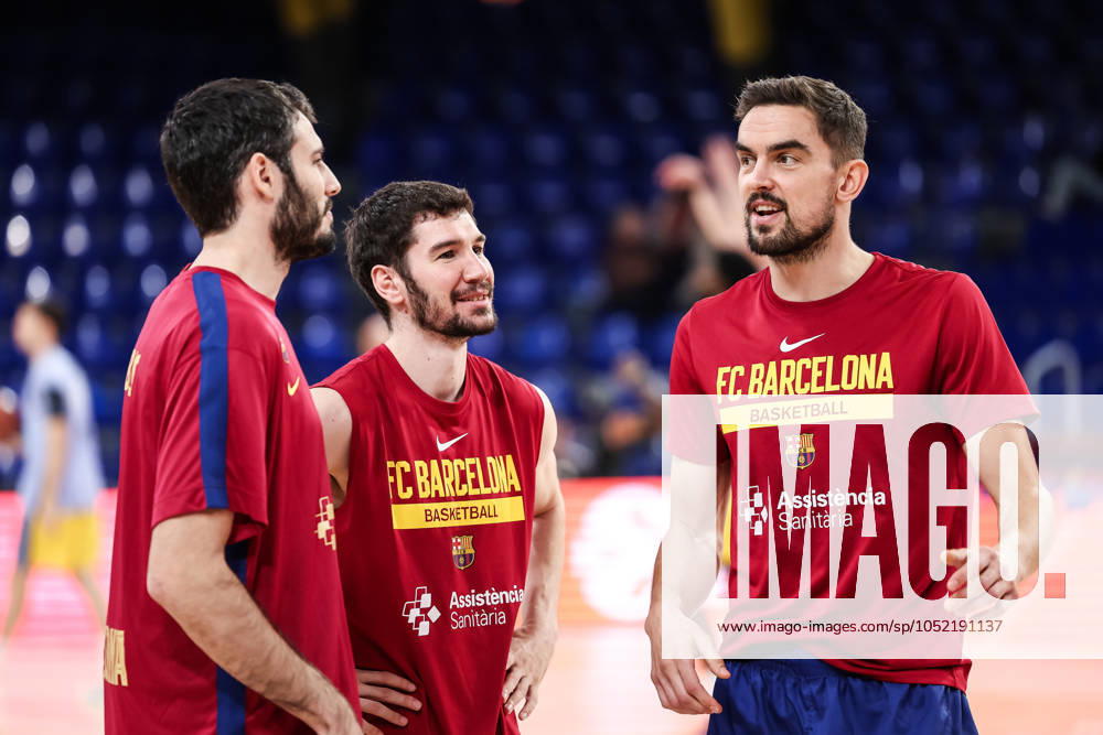 Tomas Satoransky, Dario Brizuela and Alex Abrines of FC Barcelona, Barca speak during the Turkish Airlines Euroleague, match played between FC Barcelona and Alba Berlin at Palau Blaugrana on October 11, 2024 in Barcelona, Spain. Barcelona Spain - ZUMAa181 20241011_zaa_a181_018