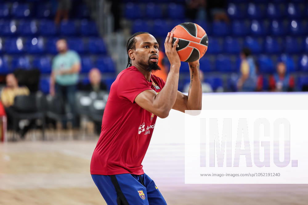 Kevin Punter of FC Barcelona, Barca warms up during the Turkish Airlines Euroleague, match played between FC Barcelona and Alba Berlin at Palau Blaugrana on October 11, 2024 in Barcelona, Spain. Barcelona Spain - ZUMAa181 20241011_zaa_a181_020