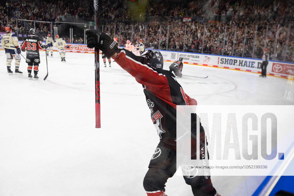 PENNY DEL 1 Kölner Haie Schwenninger Wild Wings Cologne, 11 10 2024 Parker Tuomie Kölner Haie, 62 PENNY DEL 1 Kölner Haie Schwenninger Wild Wings on 11 10 2024 at the Lanxess Arena in Cologne Germany